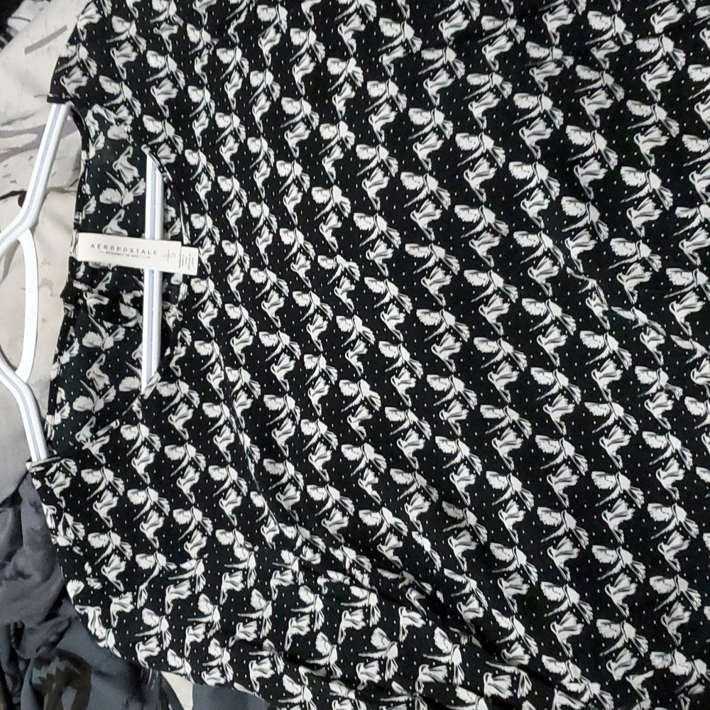 Cropped long sleeved top